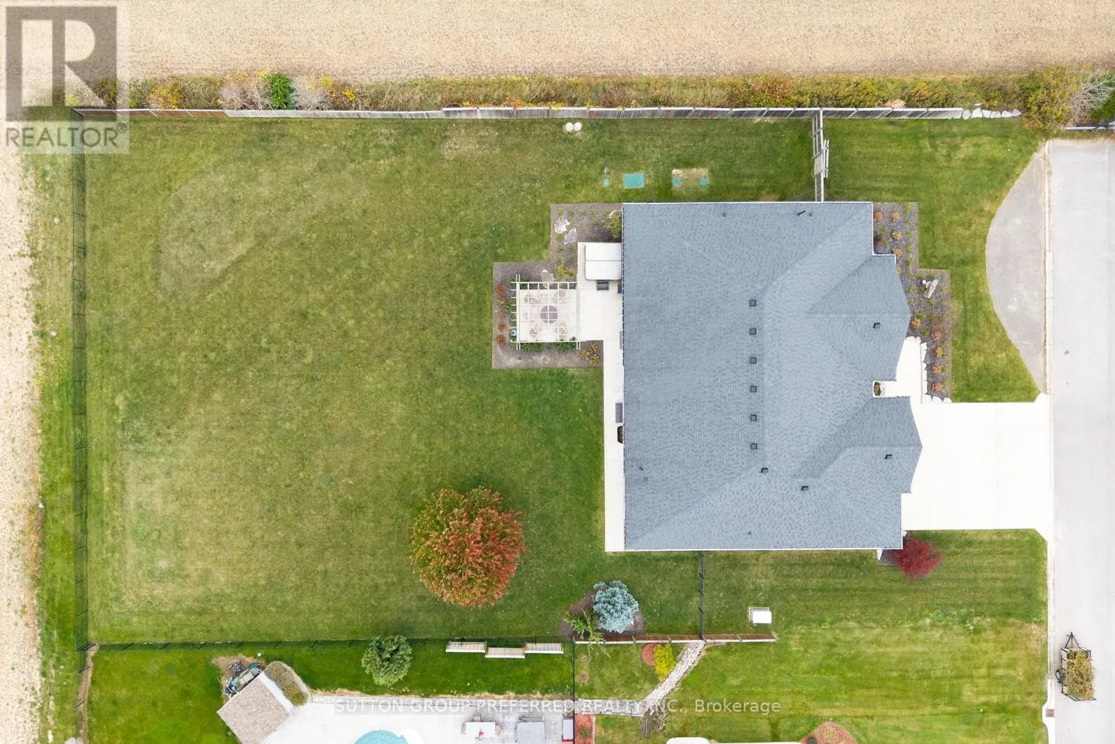 121 LEWIS DRIVE