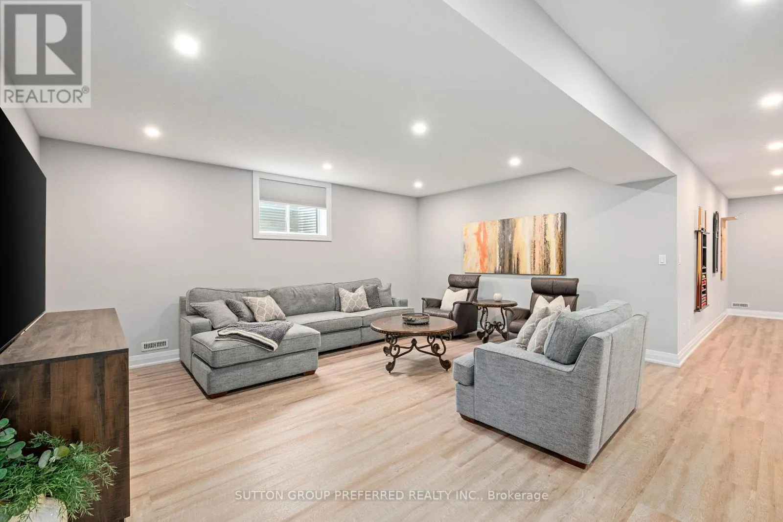 121 LEWIS DRIVE