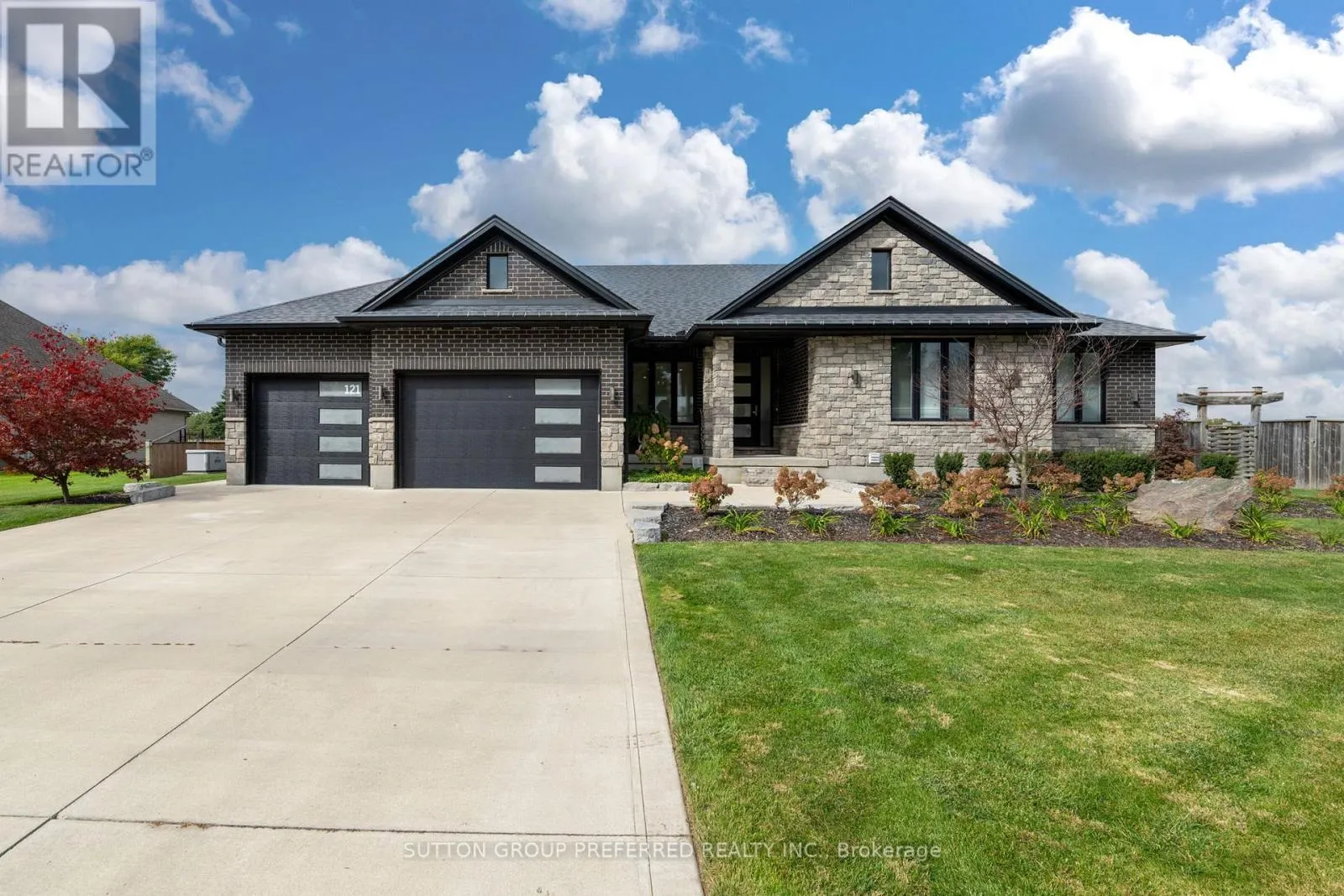 121 LEWIS DRIVE