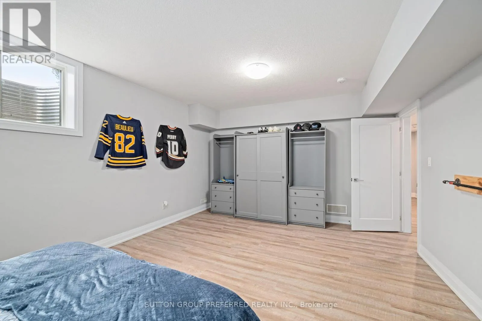 121 LEWIS DRIVE