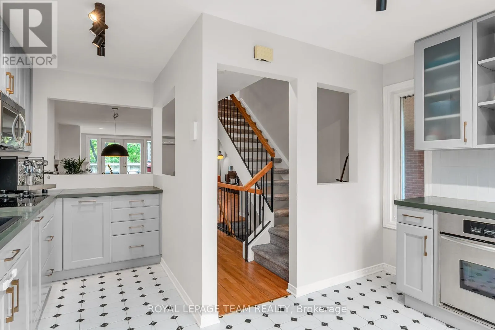 26 - 20 CHARLEVOIX STREET
