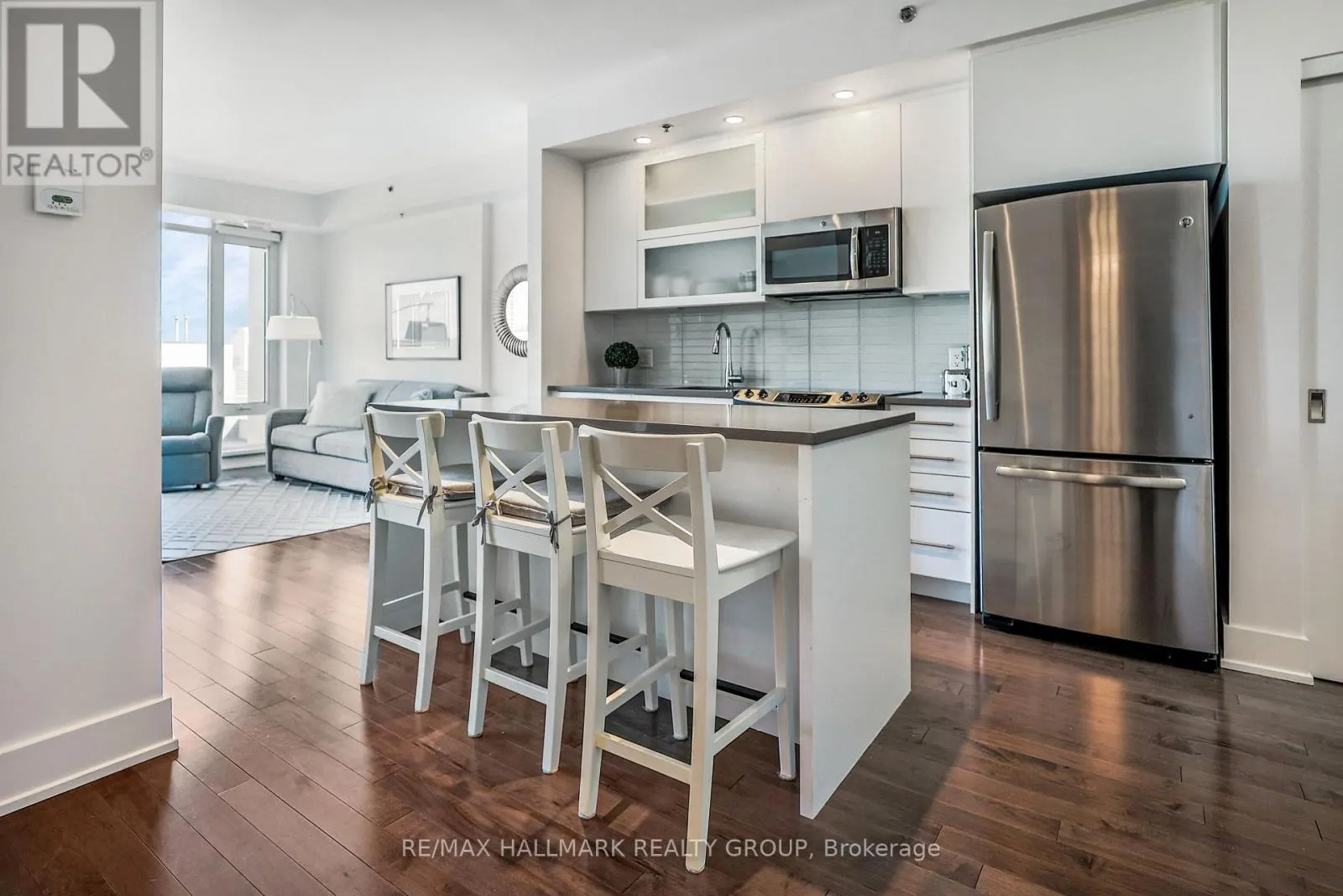 710 - 98 RICHMOND ROAD