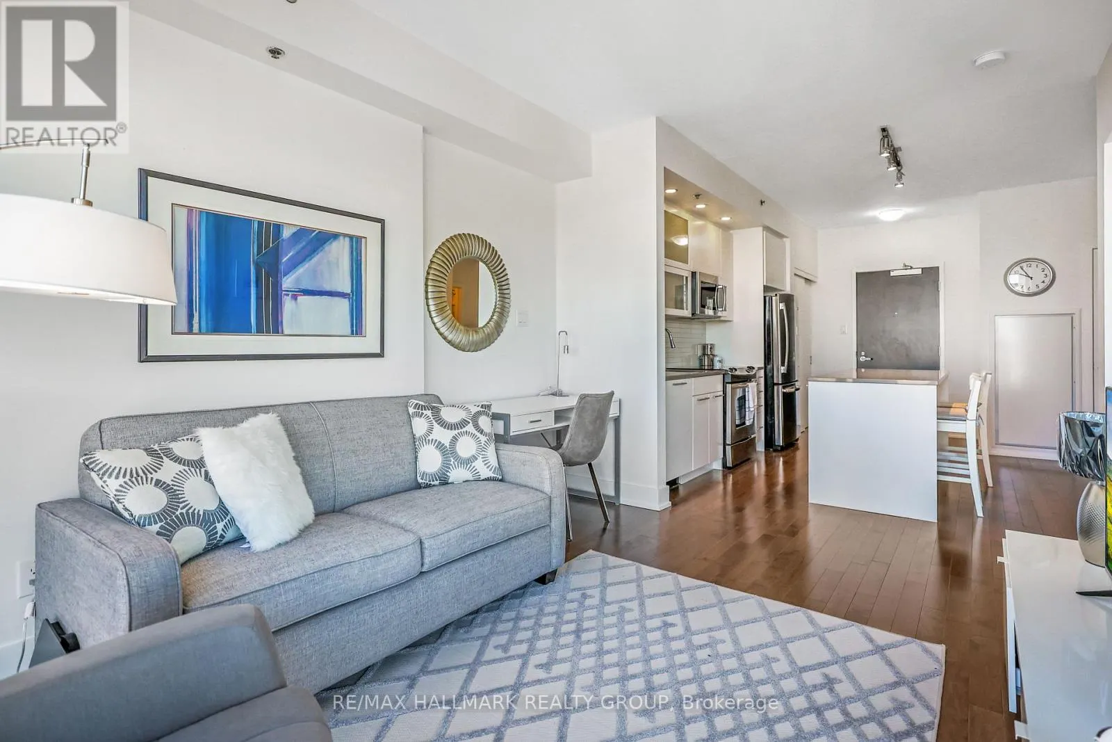 710 - 98 RICHMOND ROAD