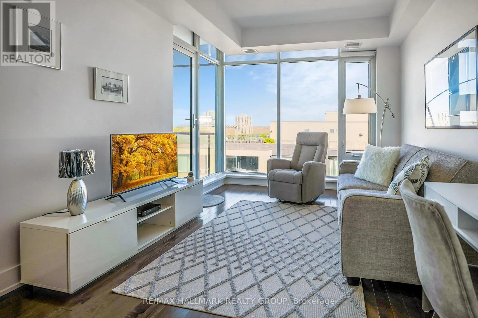 710 - 98 RICHMOND ROAD