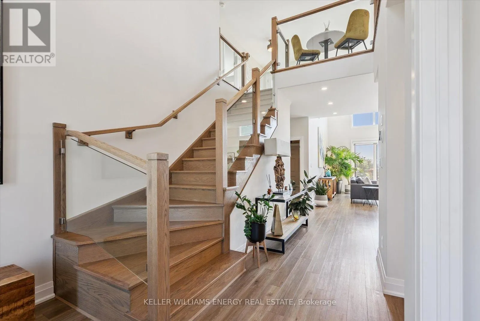 213 STRACHAN STREET