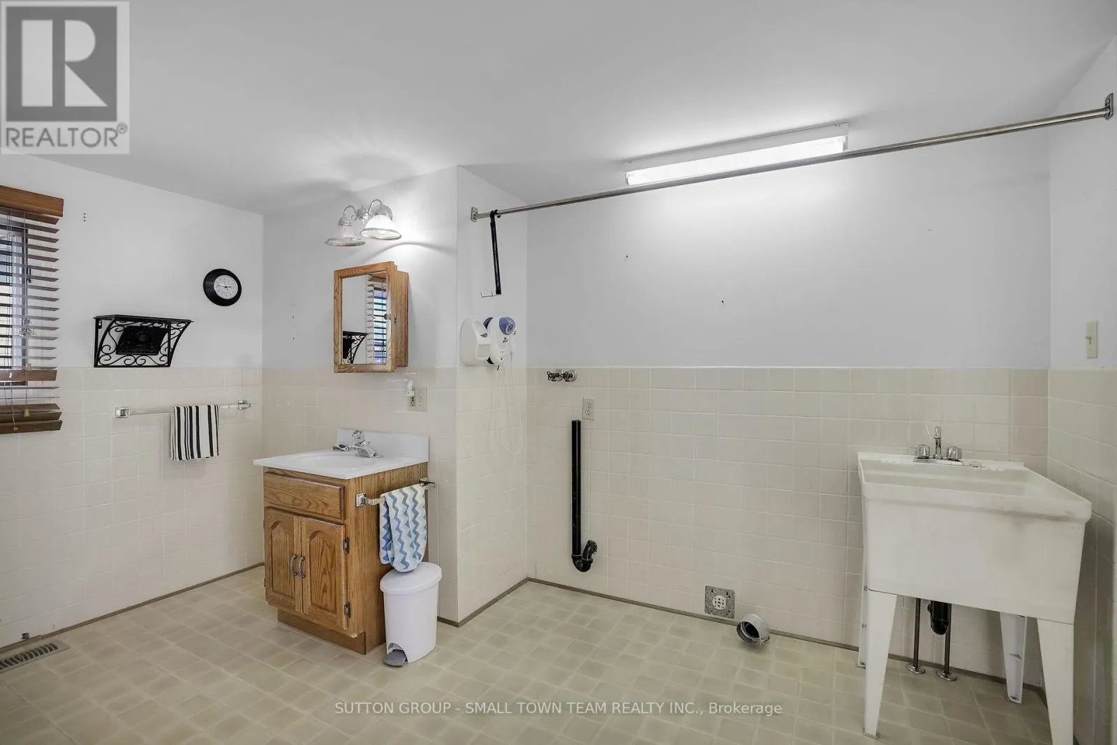 110 JOHN STREET W