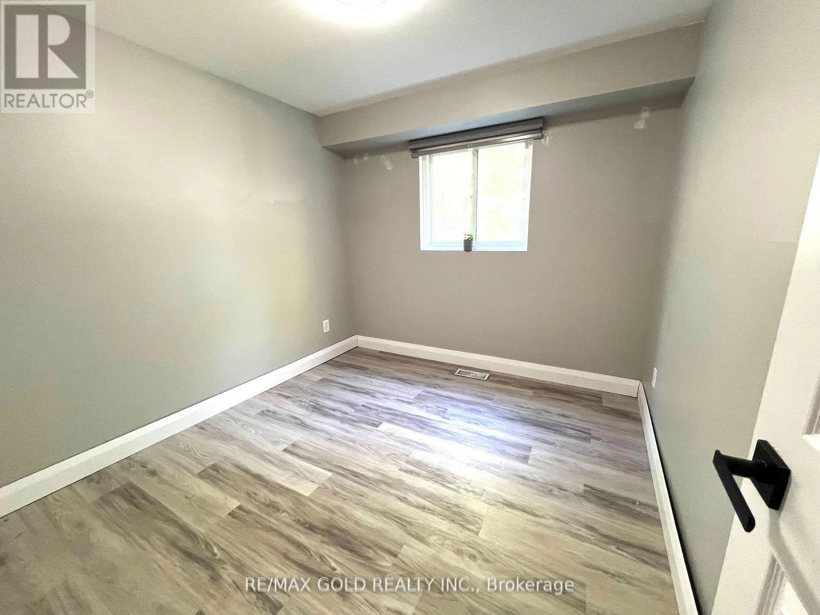 LOWER - 156 MOOREGATE CRESCENT