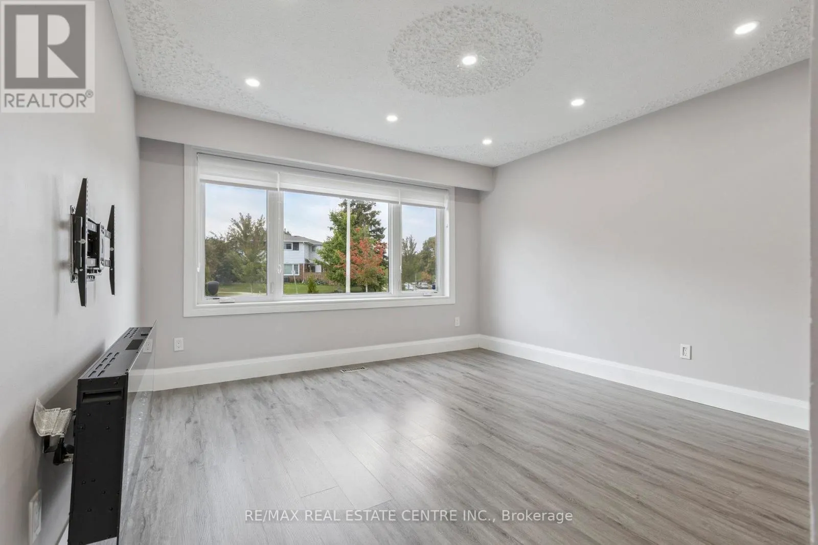 122 MOOREGATE CRESCENT