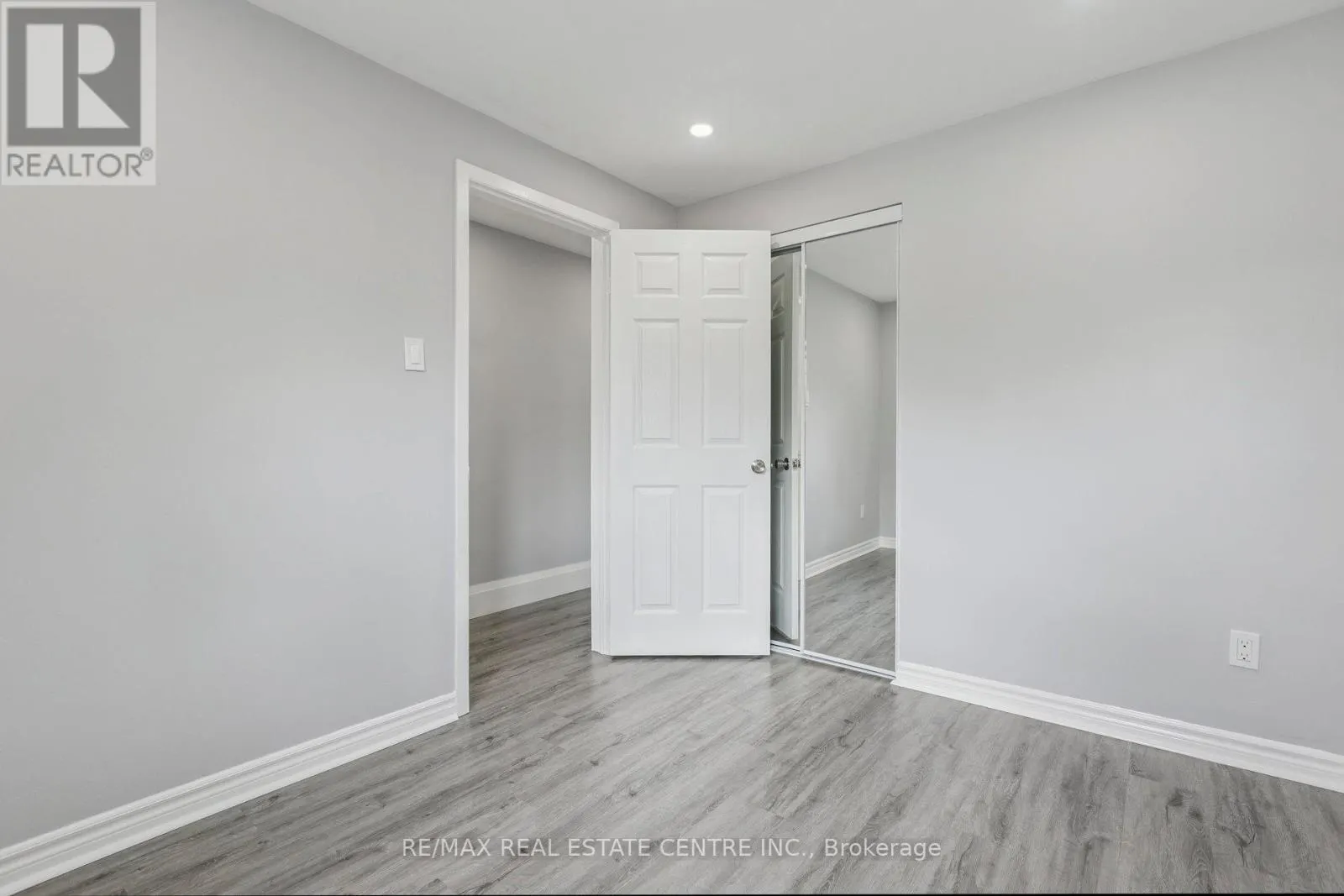 122 MOOREGATE CRESCENT