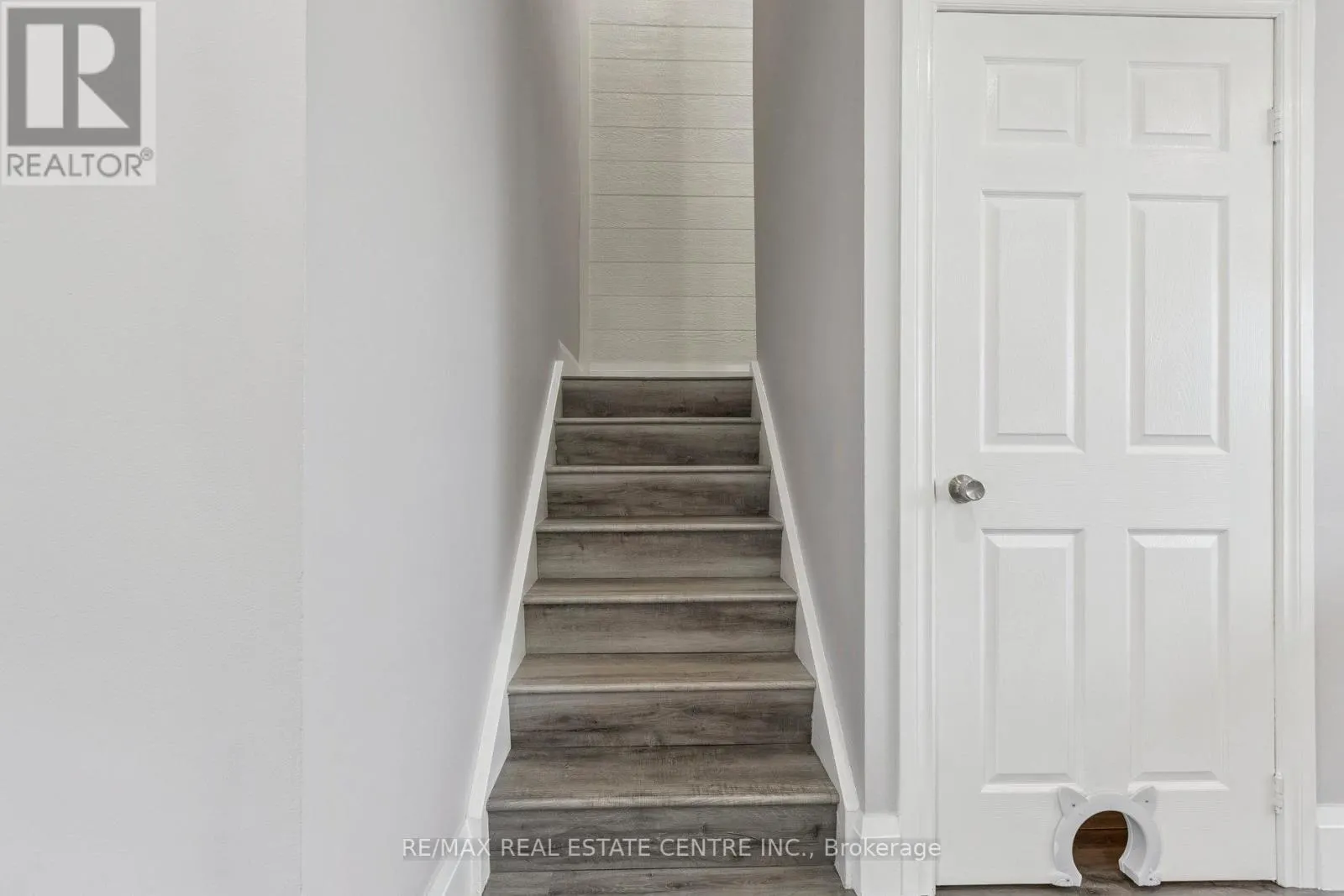 122 MOOREGATE CRESCENT