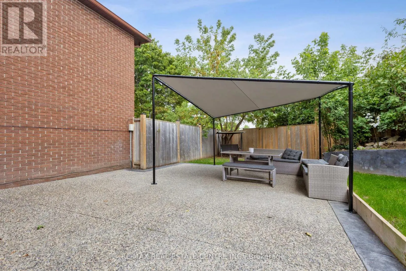 122 MOOREGATE CRESCENT