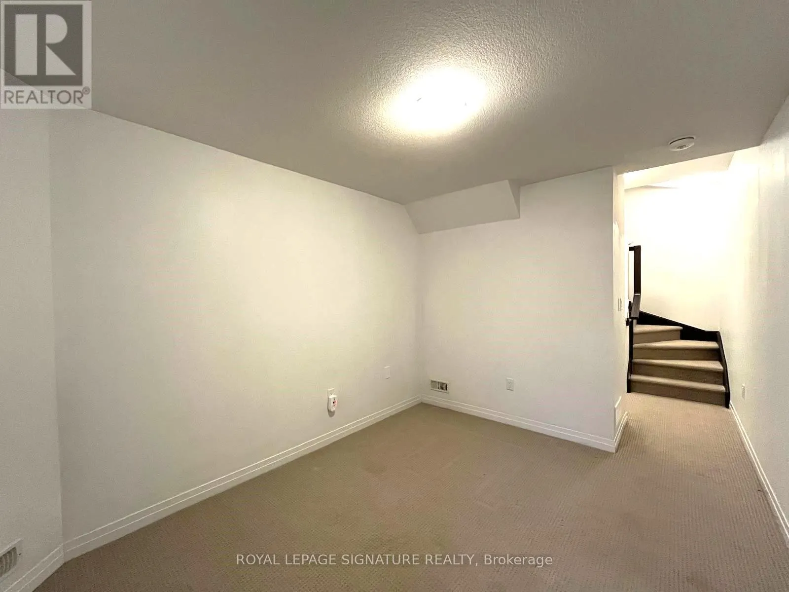 5 DODMAN CRESCENT