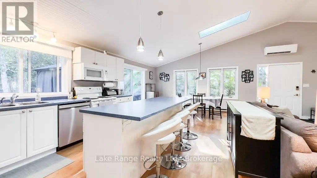 910 VICTORIA ROAD