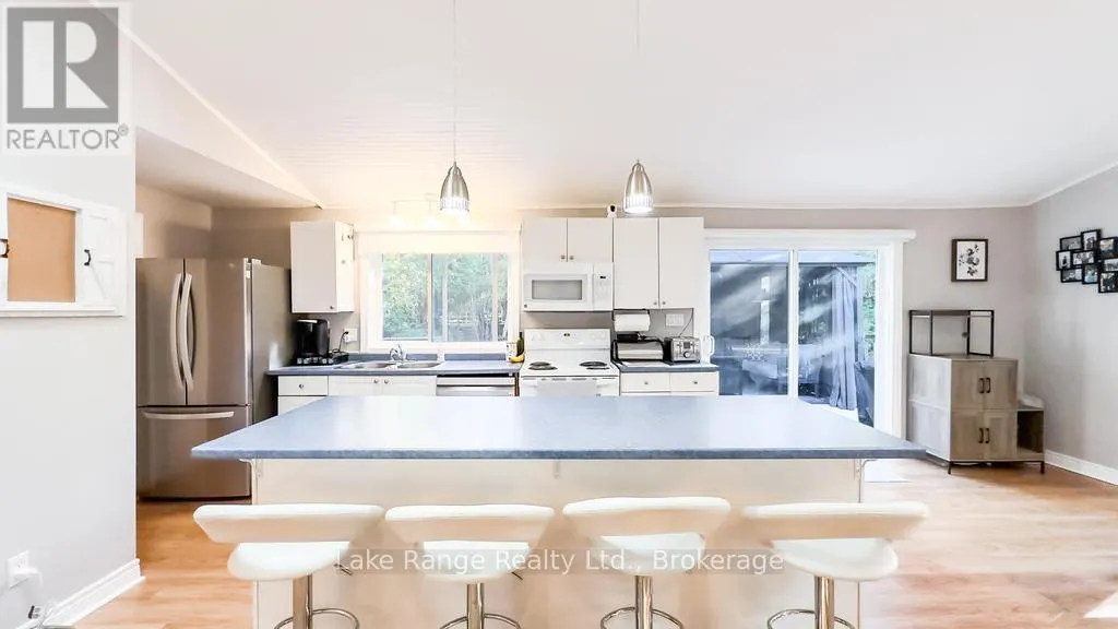 910 VICTORIA ROAD