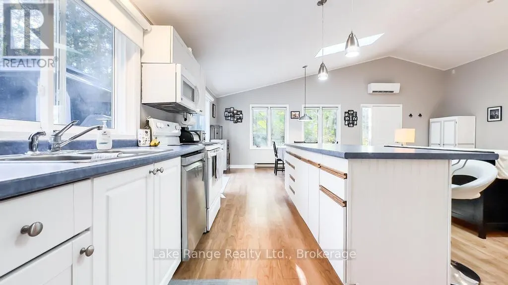 910 VICTORIA ROAD
