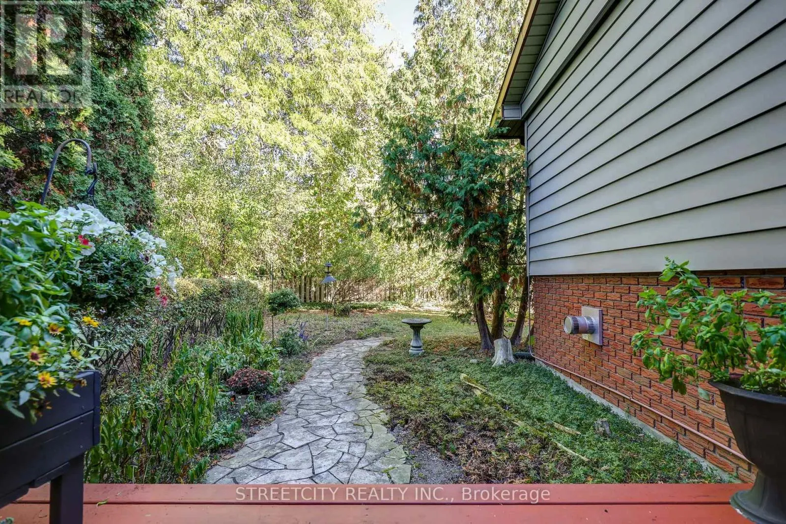 71 GLENBURNIE CRESCENT