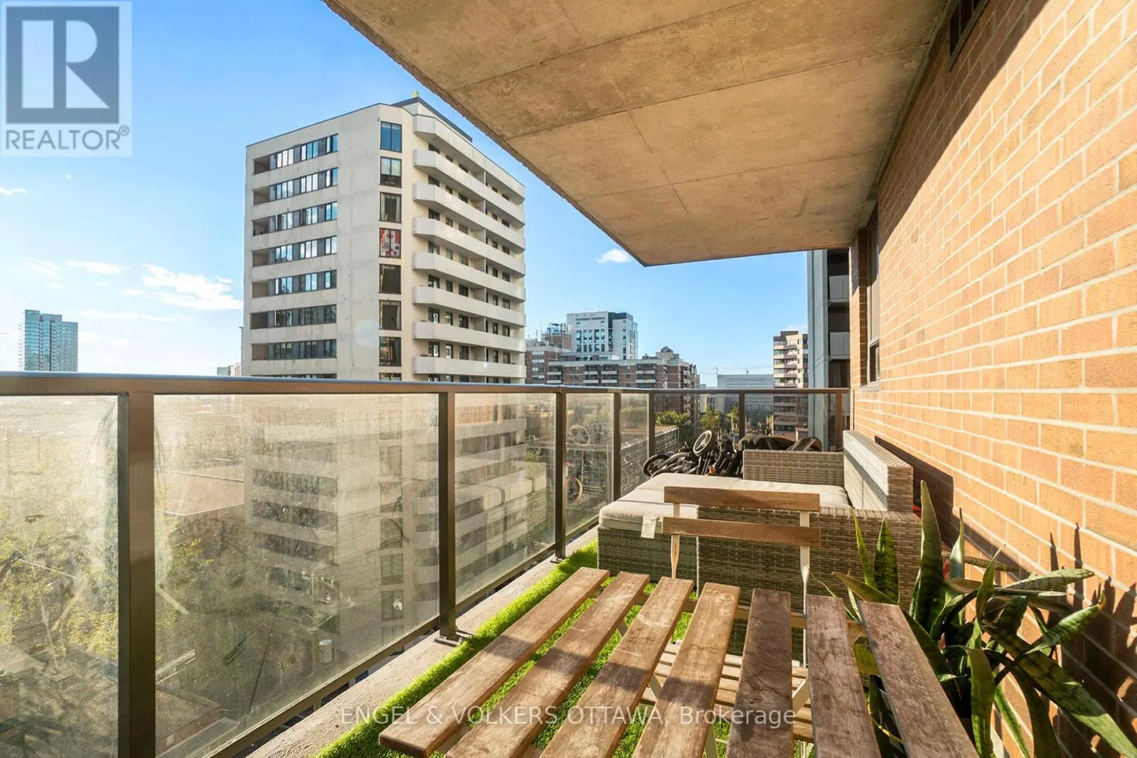 907 - 475 LAURIER AVENUE W