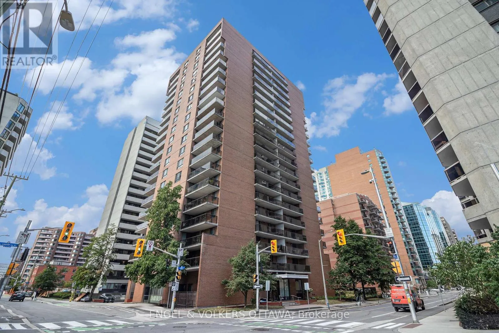 907 - 475 LAURIER AVENUE W