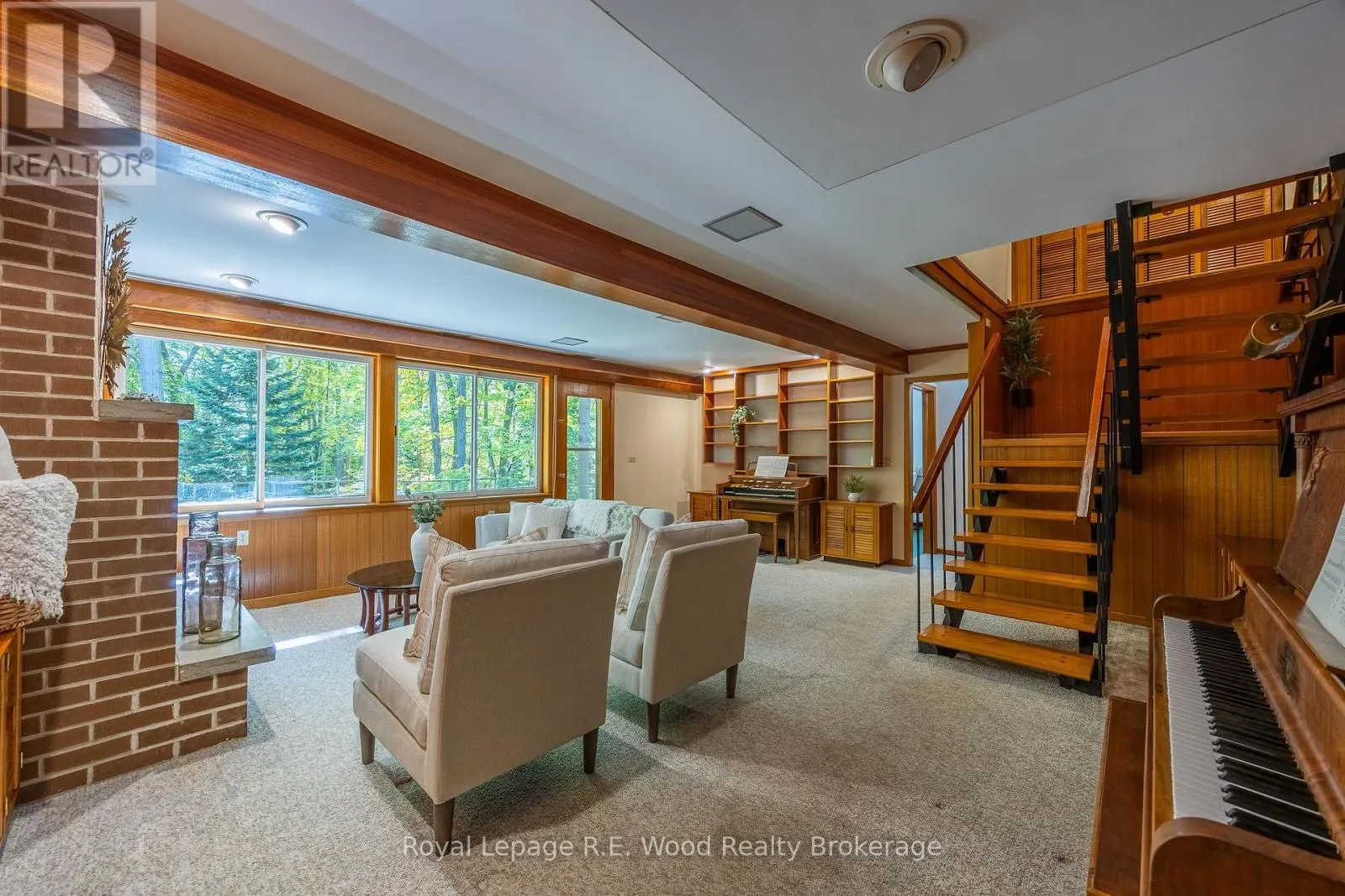 8 HIGHLAND DRIVE