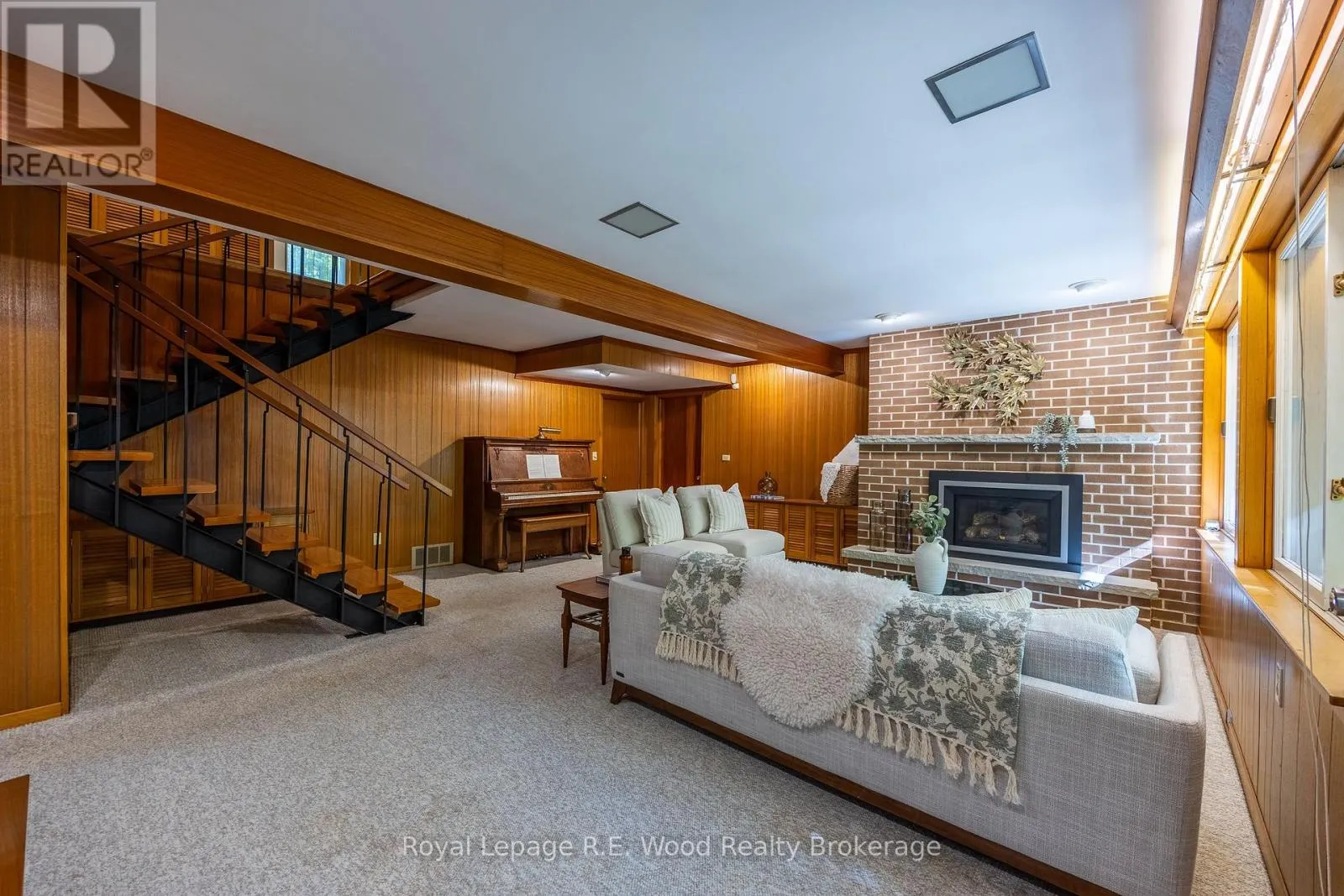 8 HIGHLAND DRIVE