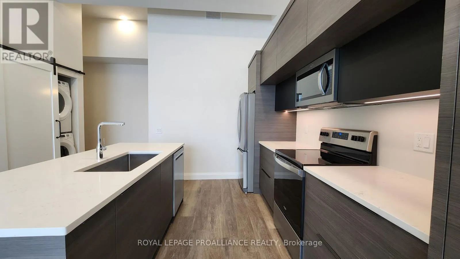 3 - 261 FRONT STREET, #3