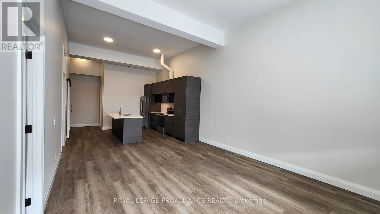 3 - 261 FRONT STREET, #3