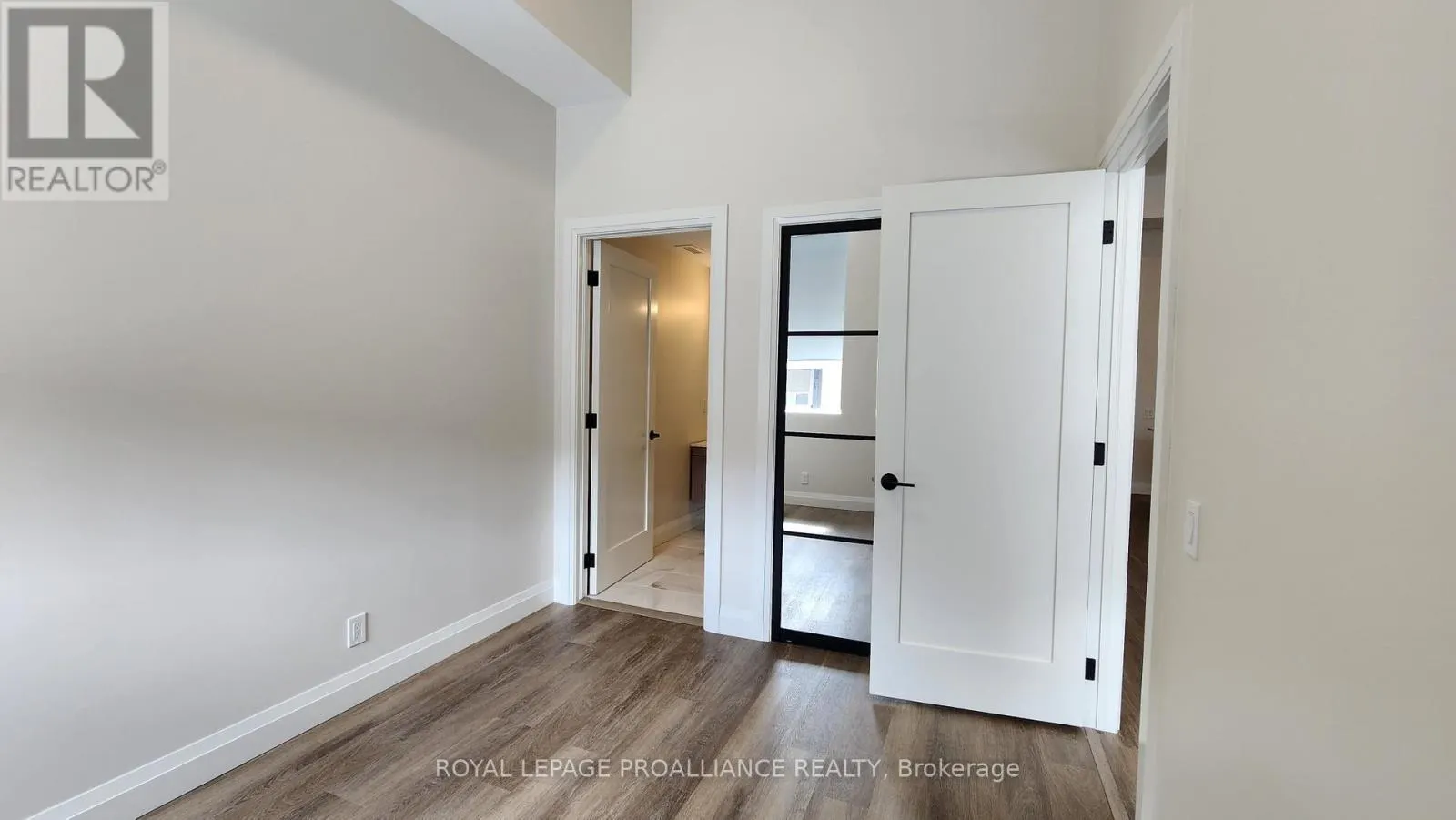 3 - 261 FRONT STREET, #3