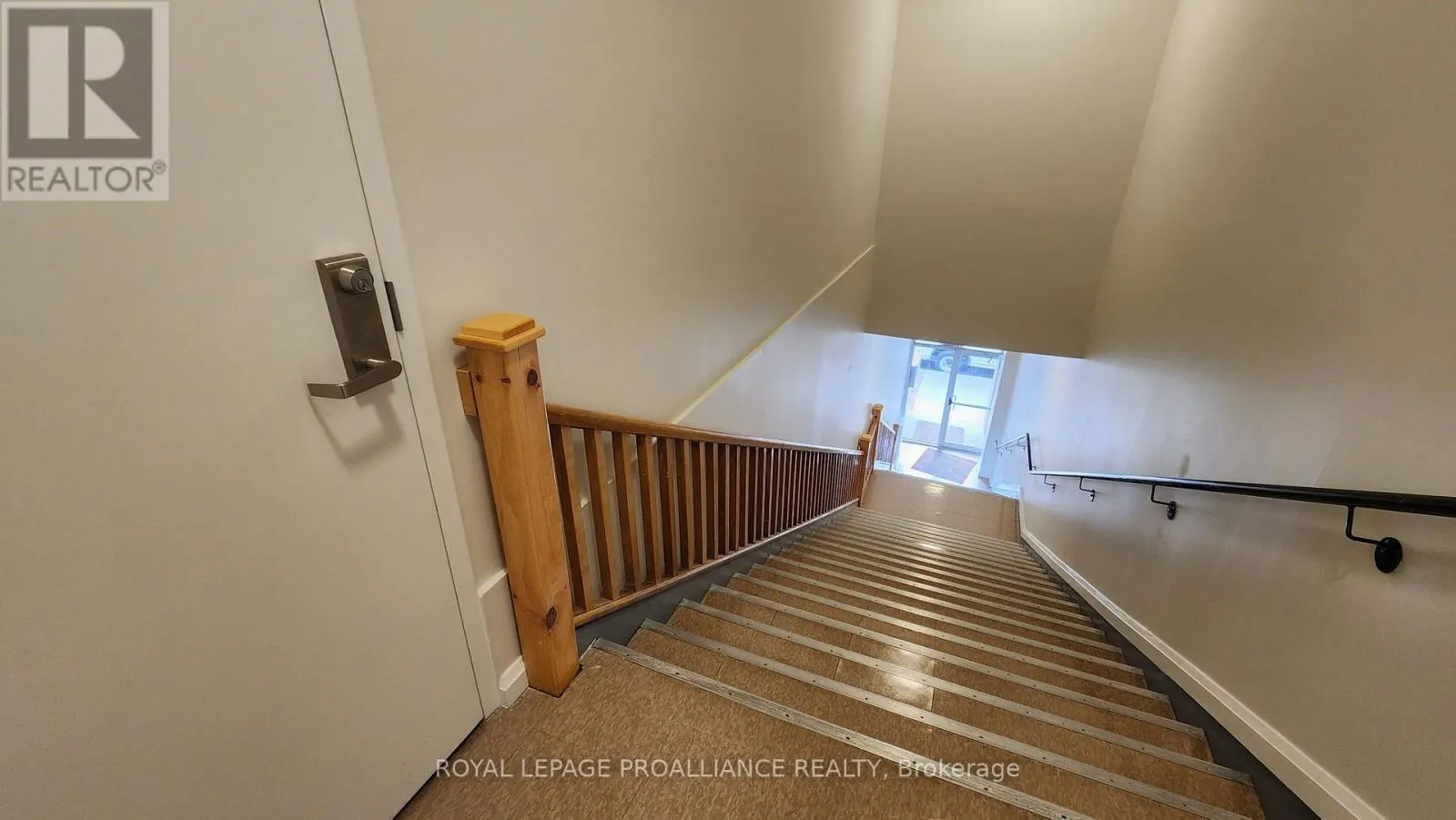 3 - 261 FRONT STREET, #3