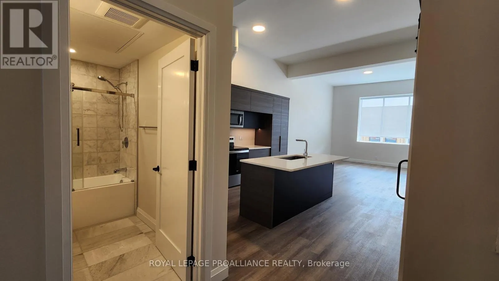 3 - 261 FRONT STREET, #3