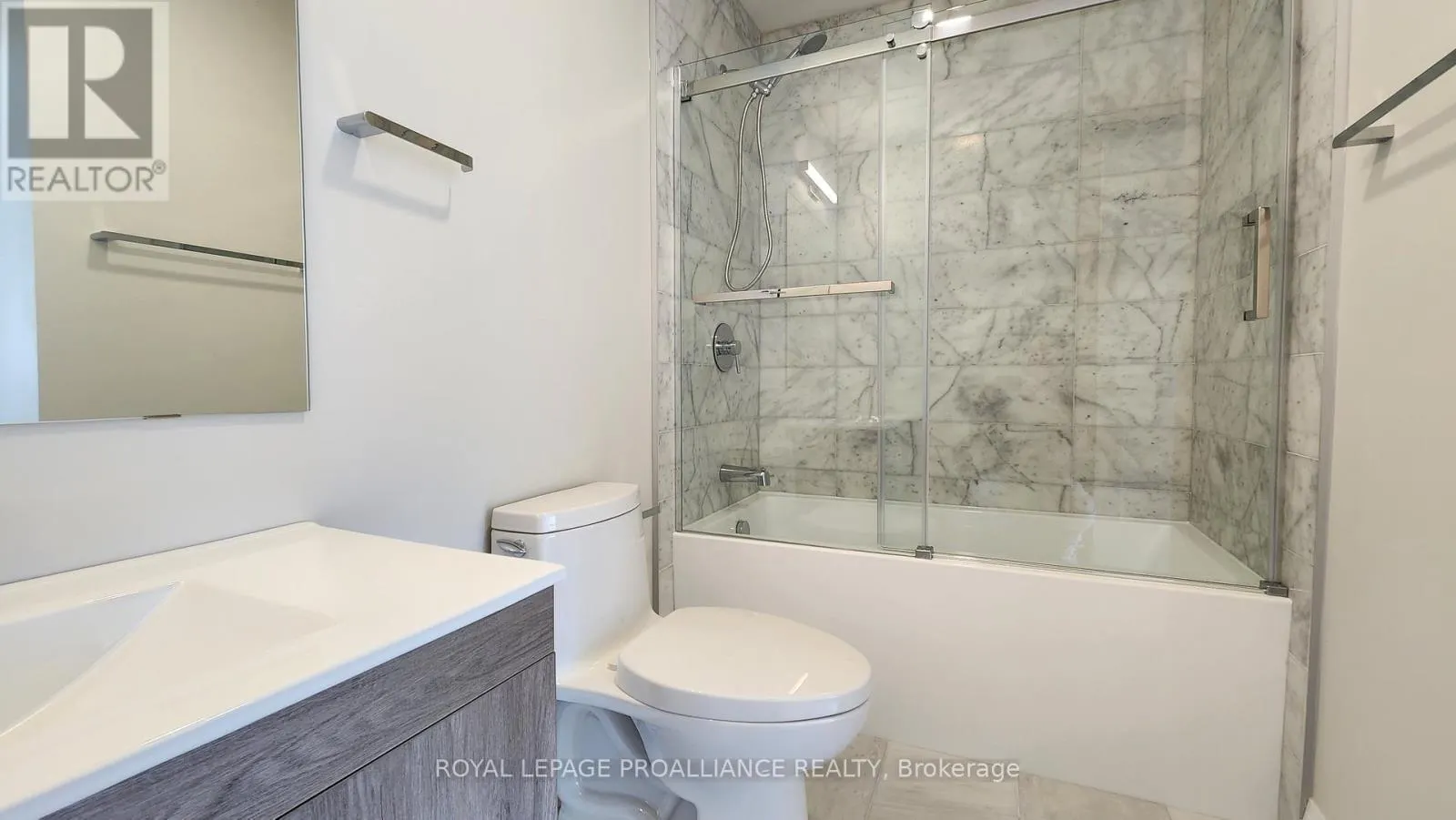 3 - 261 FRONT STREET, #3