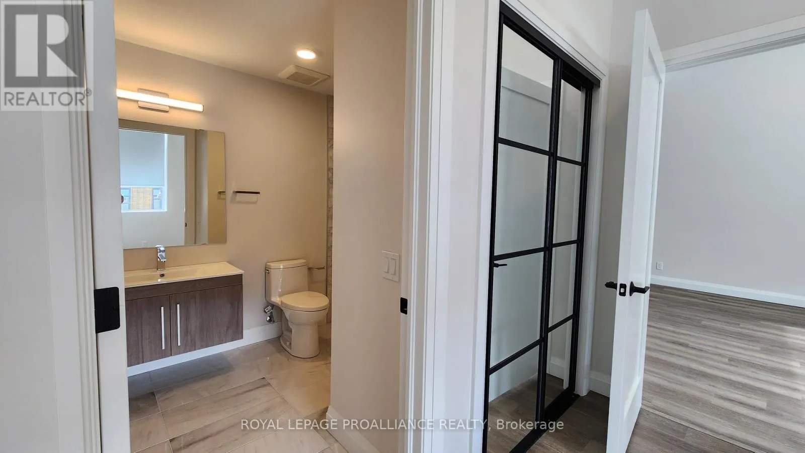 3 - 261 FRONT STREET, #3