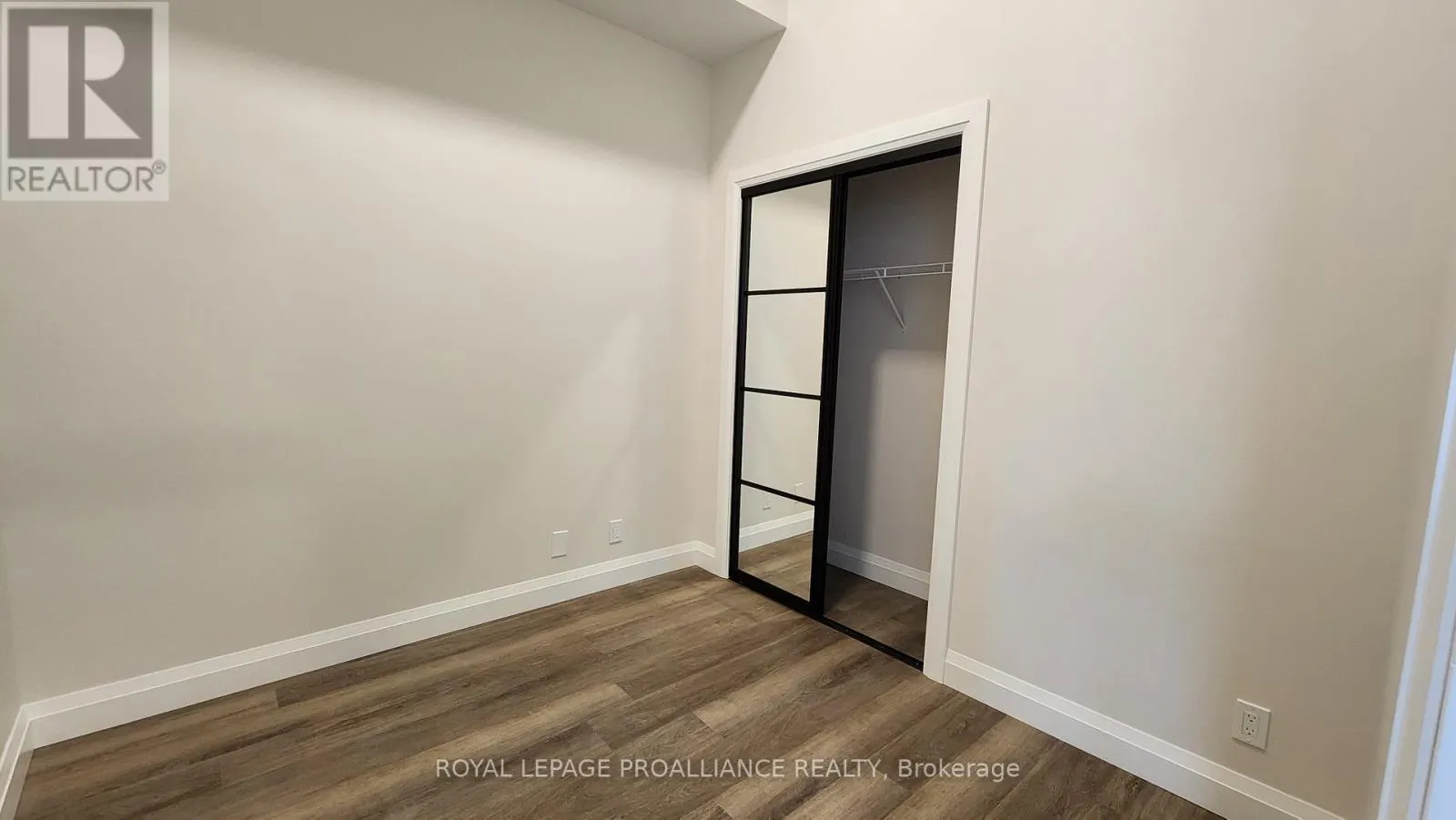 3 - 261 FRONT STREET, #3
