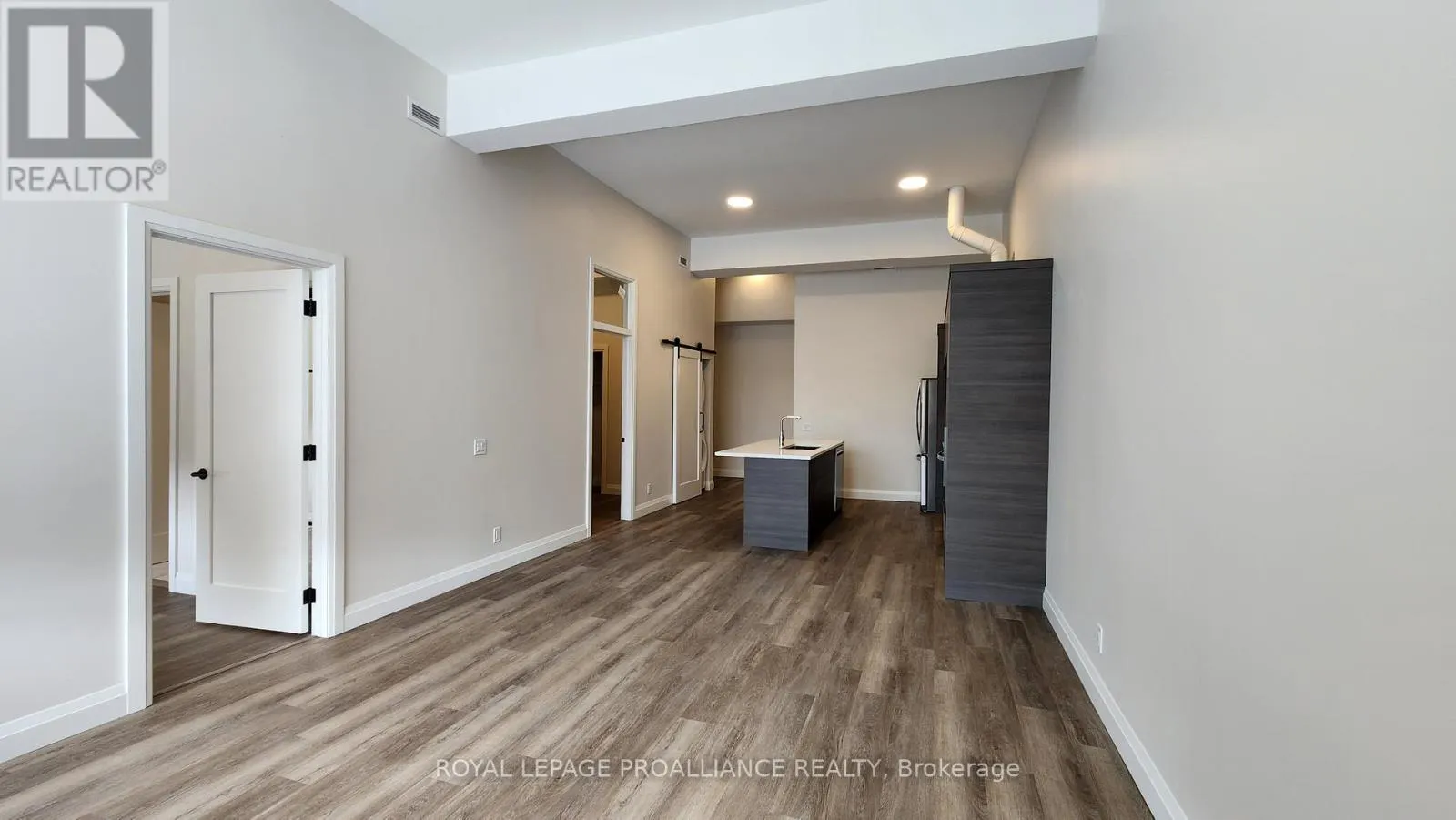 3 - 261 FRONT STREET, #3