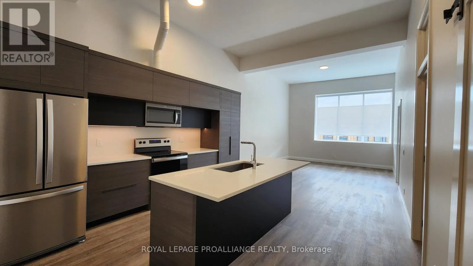 3 - 261 FRONT STREET, #3