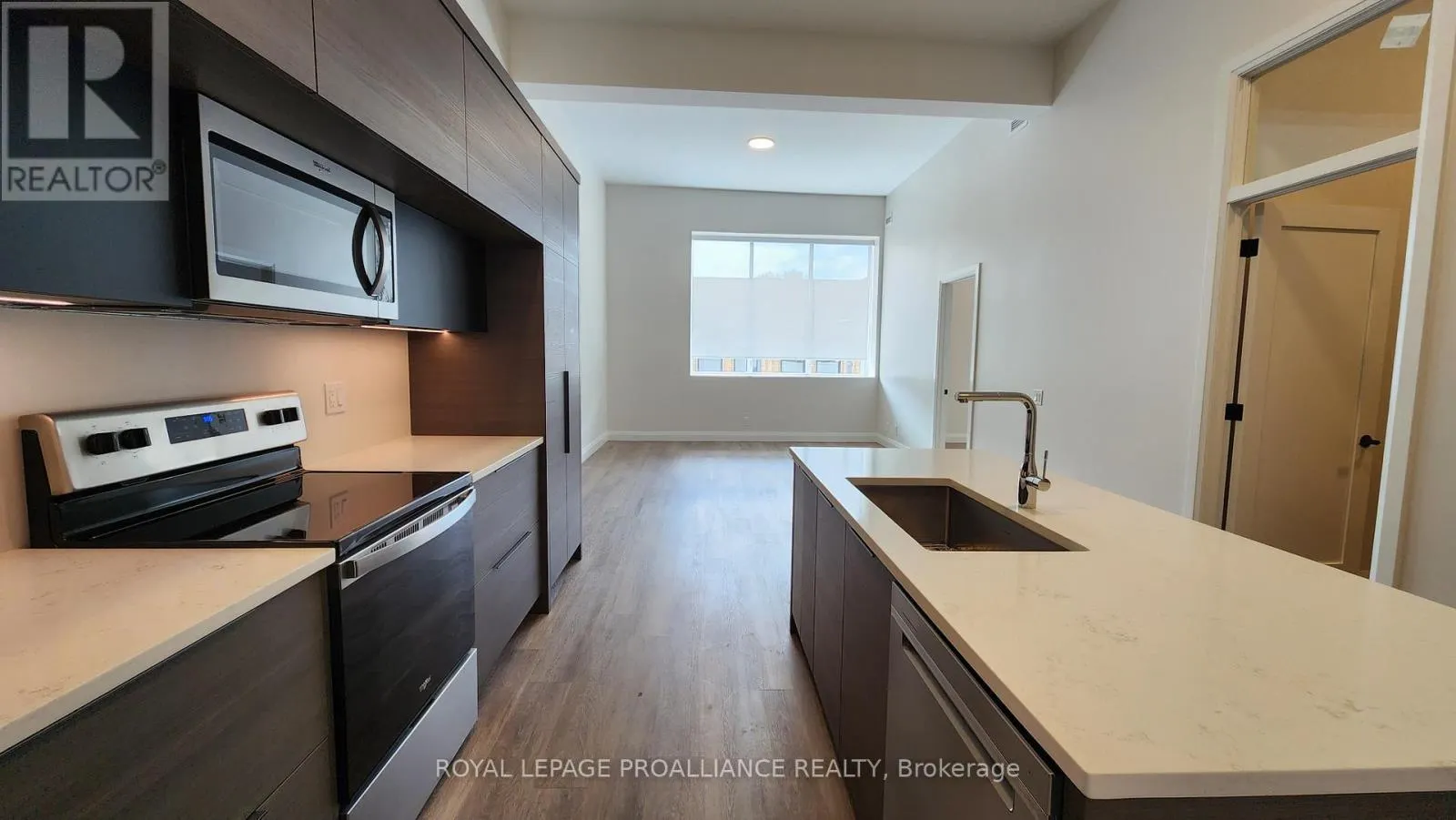 3 - 261 FRONT STREET, #3