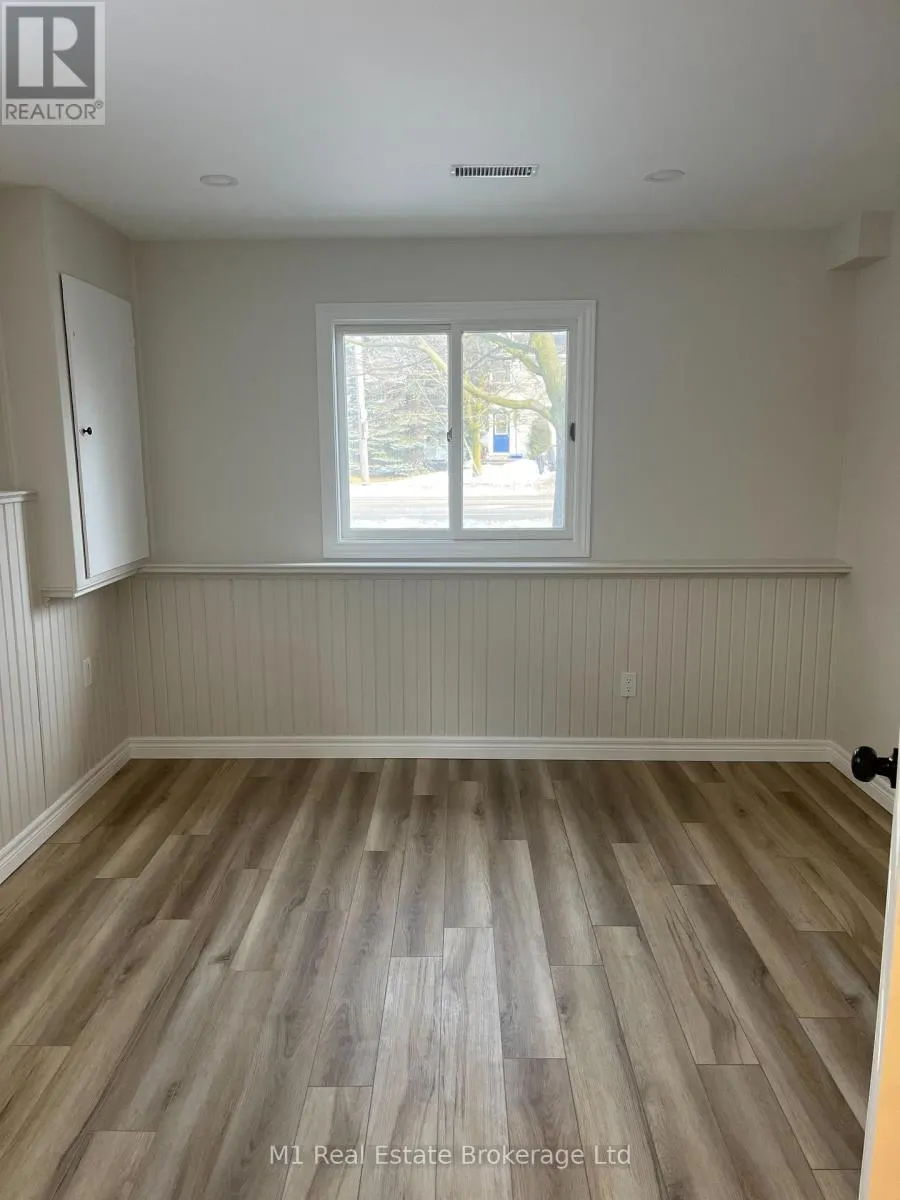 LOWER - 353 IMPERIAL ROAD S, #Lower