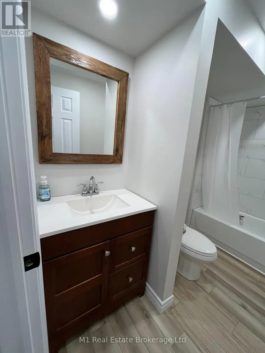 LOWER - 353 IMPERIAL ROAD S, #Lower