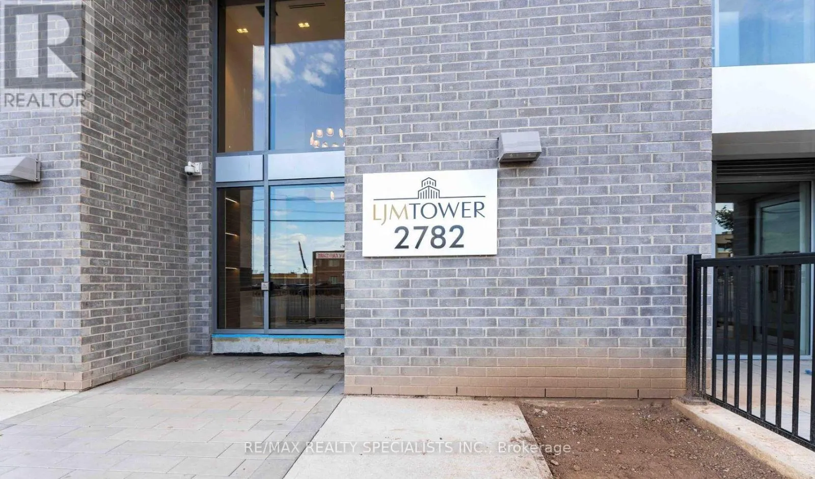 1501 - 2782 BARTON STREET