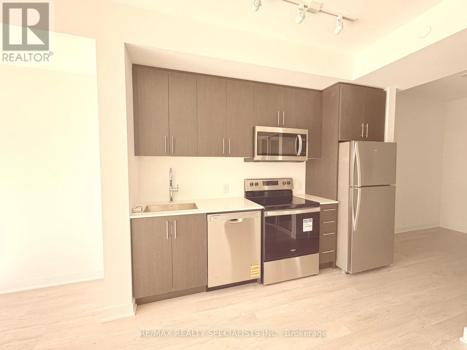 1501 - 2782 BARTON STREET