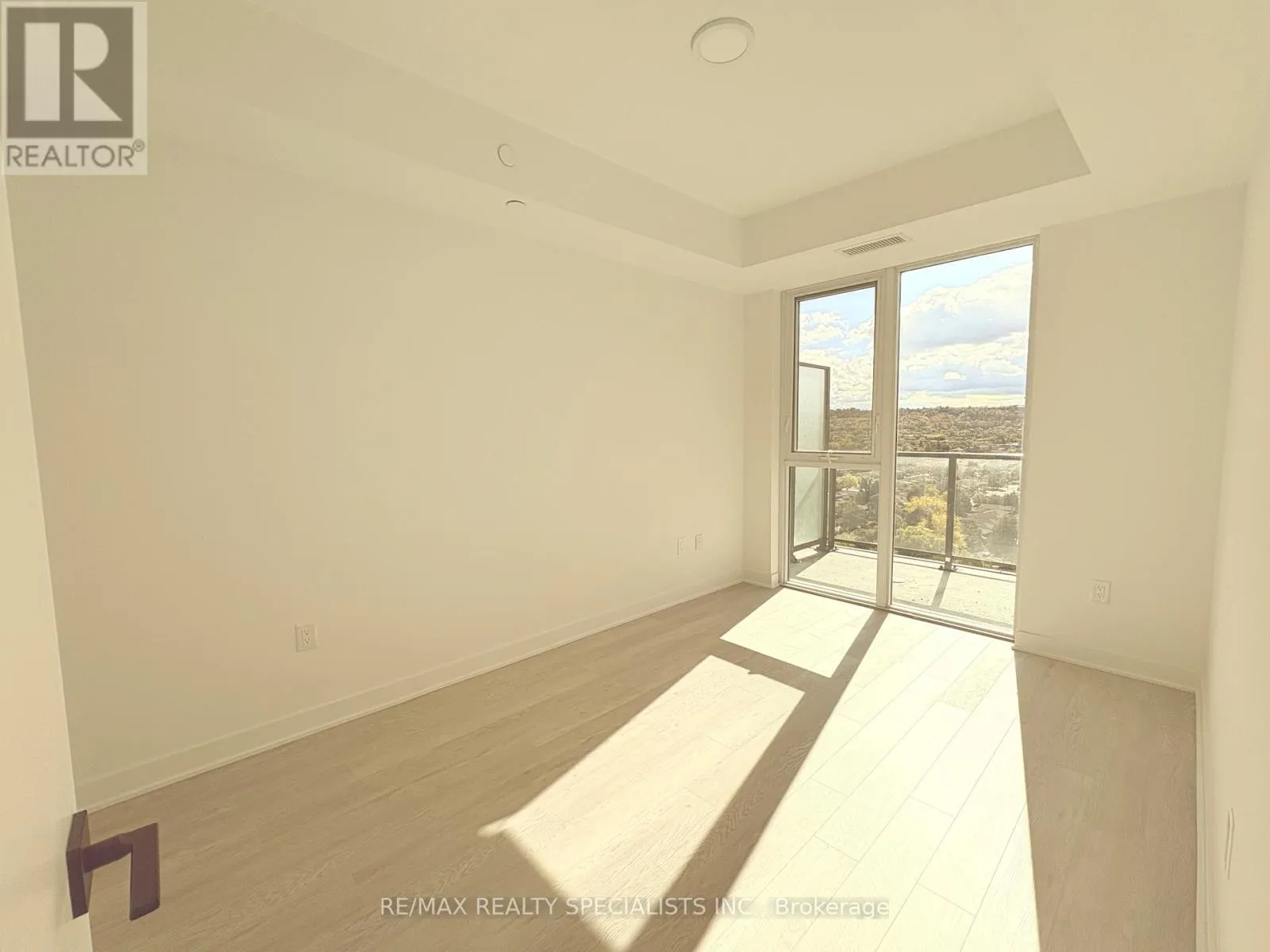 1501 - 2782 BARTON STREET