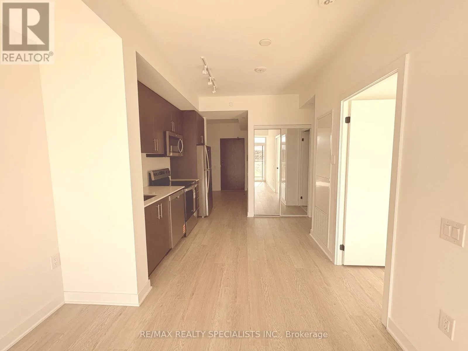 1501 - 2782 BARTON STREET