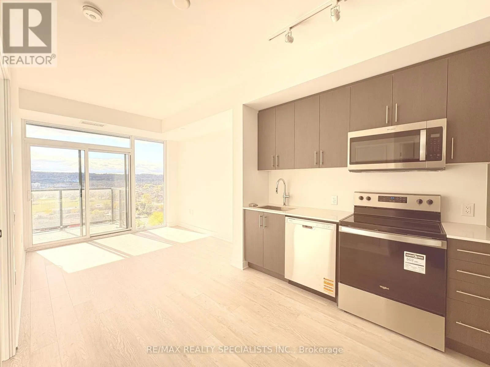 1501 - 2782 BARTON STREET