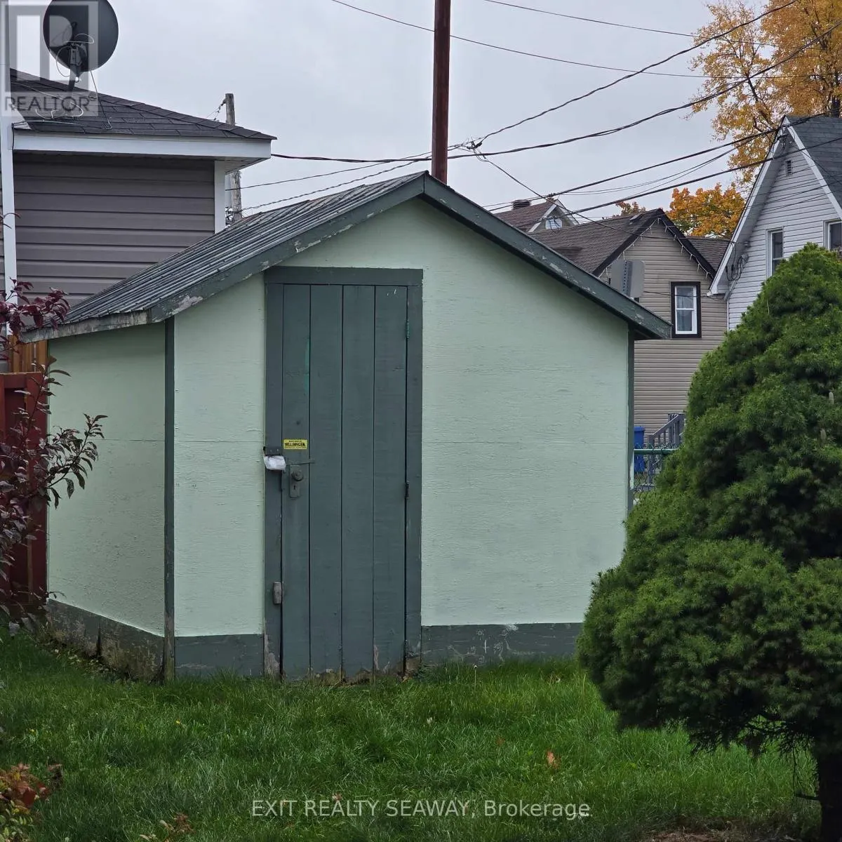 106 6TH STREET W