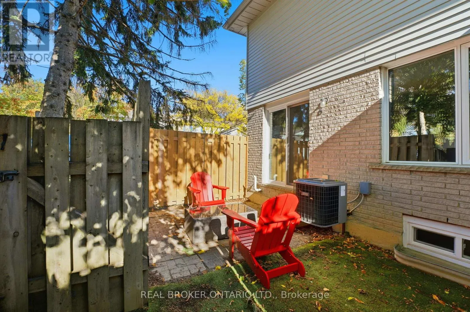 6 - 445 KINGSCOURT DRIVE