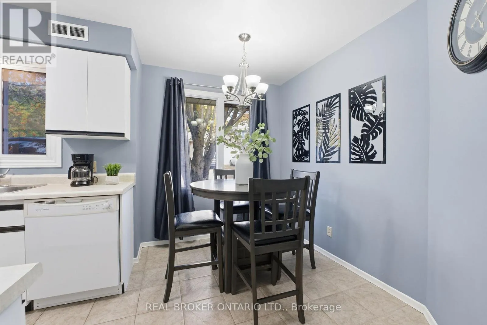 6 - 445 KINGSCOURT DRIVE