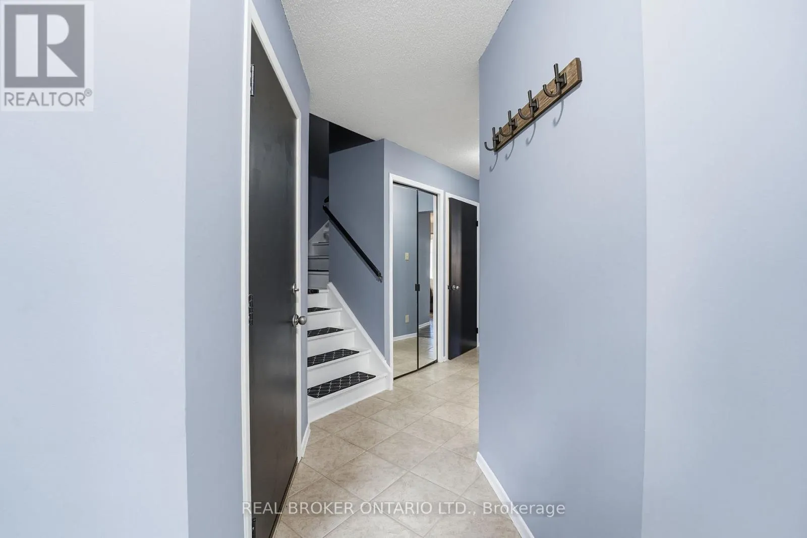 6 - 445 KINGSCOURT DRIVE