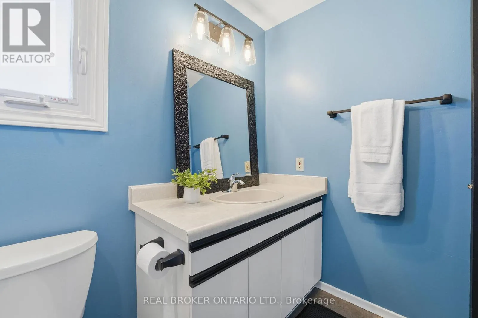 6 - 445 KINGSCOURT DRIVE