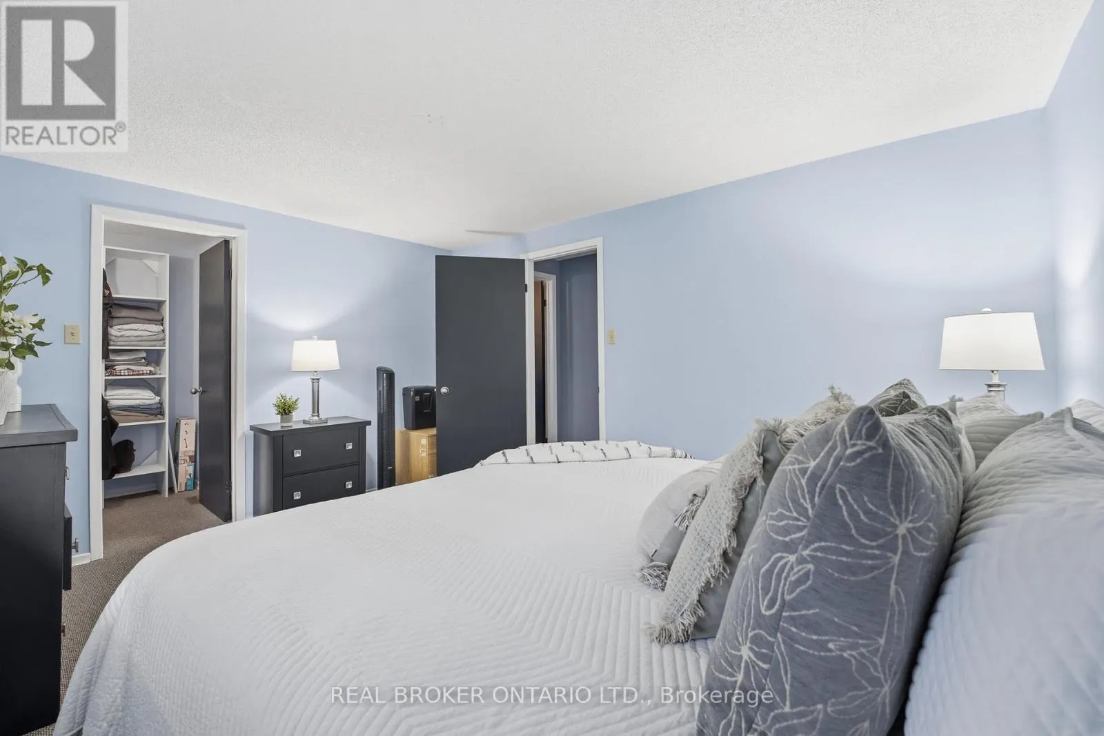 6 - 445 KINGSCOURT DRIVE