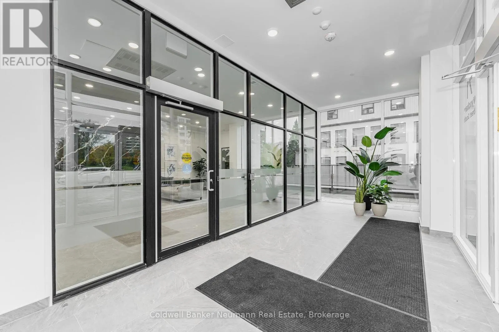 209 - 71 WYNDHAM STREET S, #209