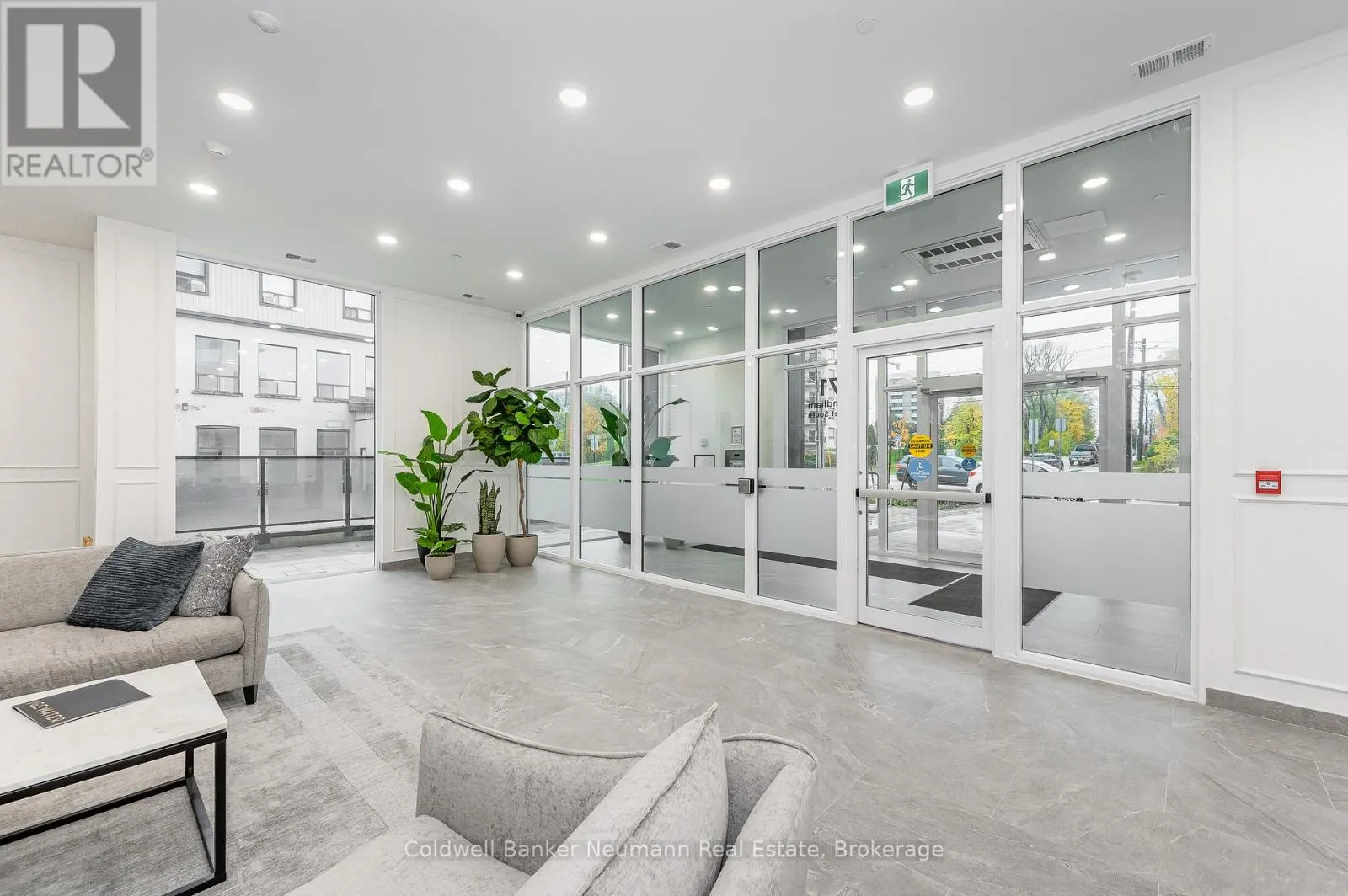 209 - 71 WYNDHAM STREET S, #209